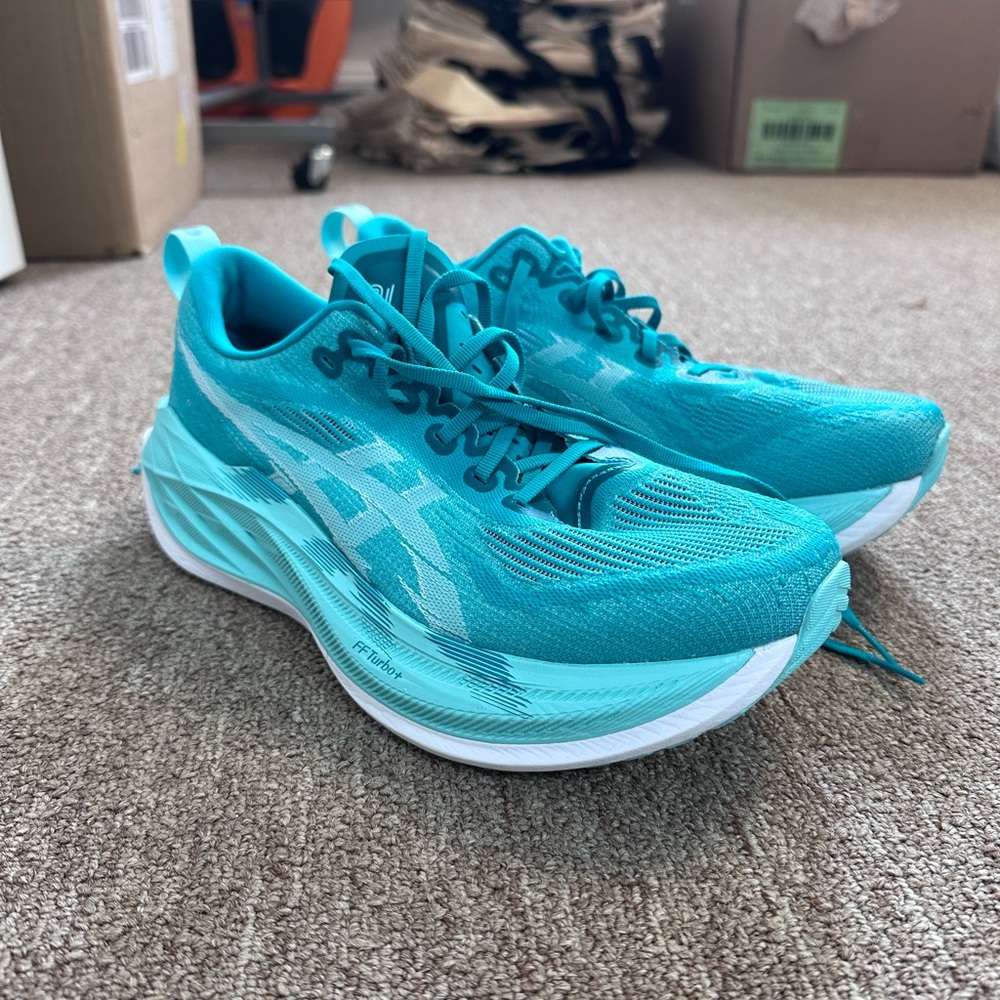 ASICS superblast